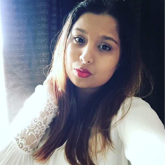 Hey there poshmarkers! 👛👠👚👙 - Picture 4 of 4